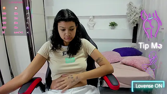 Snapshot of Selenafoxxx6 chatting on 25, 11, 2025 Selenafoxxx6 online show from 25, 11, 2025