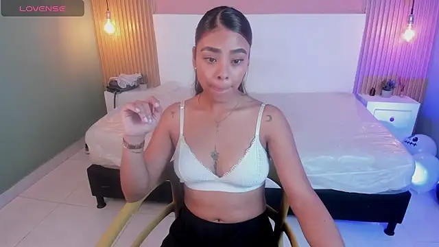 SoffiaDams2 online show from 2, 11, 2025