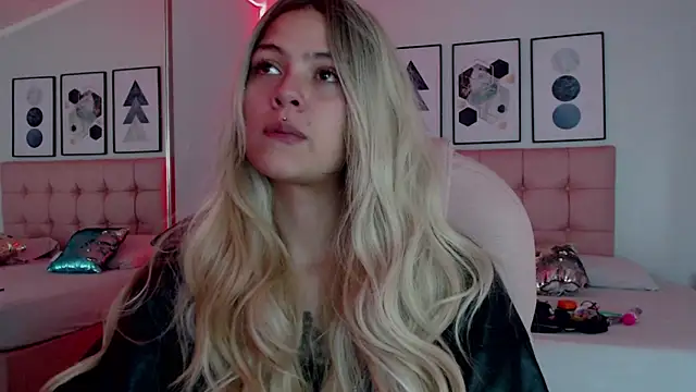 KikiVelvet online show from 9, 1, 2026