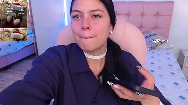 KikiVelvet online show from 4, 12, 2025