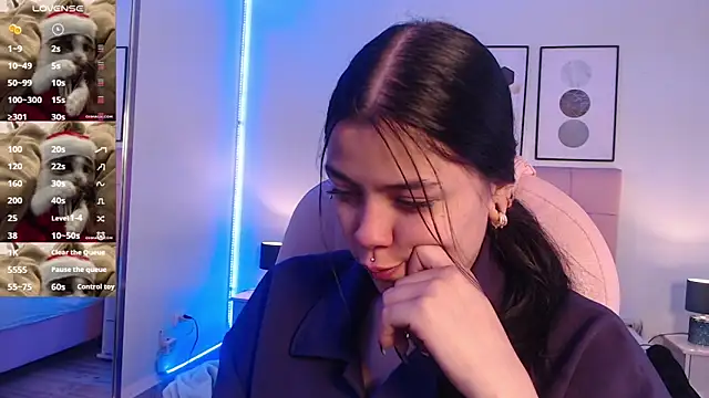 KikiVelvet online show from 11, 11, 2025