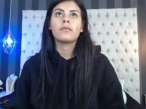 Camile Petite online show from 7, 11, 2025