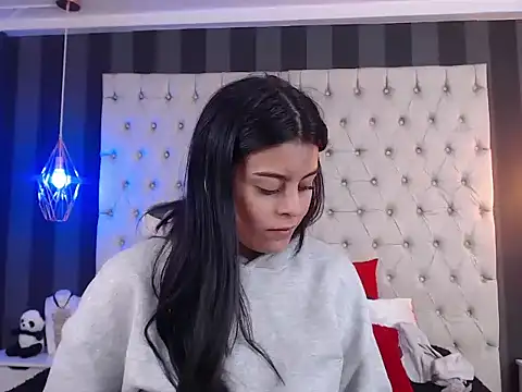 Camile Petite online show from 3, 11, 2025