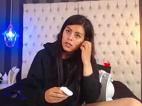 Camile Petite online show from 21, 11, 2025