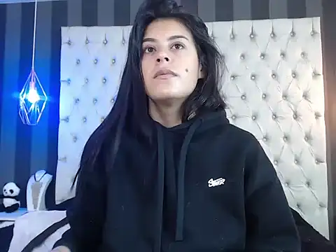 Camile Petite online show from 5, 11, 2025