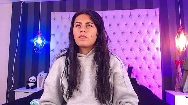 Camile Petite online show from 15, 11, 2025