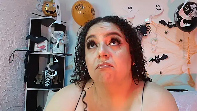 Snapshot of Natasha_Amber chatting on 28, 10, 2025 Natasha Amber online show from 28, 10, 2025