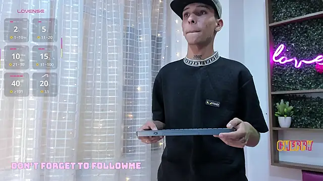 Max Steell online show from 30, 10, 2025