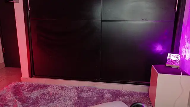 emilyy1  online show from 6, 1, 2026