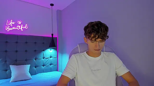 NicolasFerrer18 online show from 24, 11, 2025