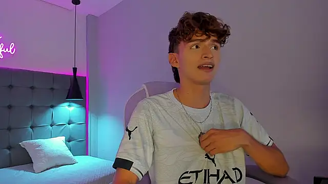 NicolasFerrer18 online show from 25, 11, 2025