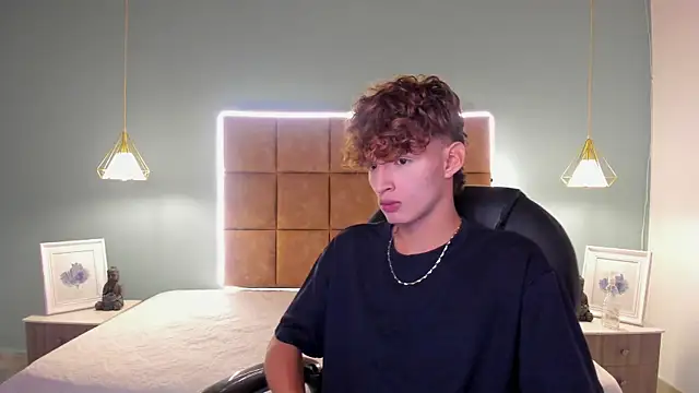 NicolasFerrer18 online show from 17, 11, 2025