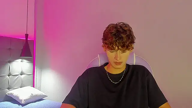 NicolasFerrer18 online show from 30, 11, 2025