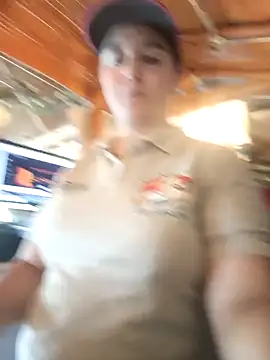 Snapshot of Camila-Valverde chatting on 28, 11, 2025 Camila-Valverde online show from 28, 11, 2025