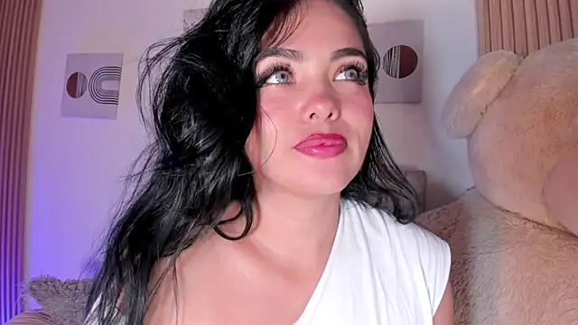 Snapshot of emiily_little_ chatting on 4, 12, 2025 emiily little online show from 4, 12, 2025