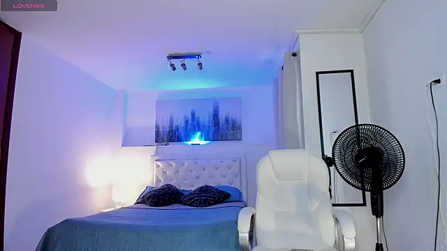 KamiSuarez online show from 16, 12, 2025