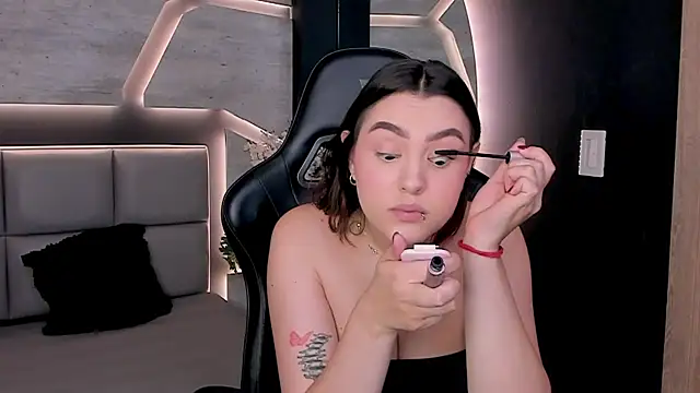 DakotaRussell  online show from 13, 7, 2026