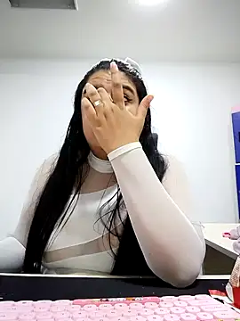 Naaoomii1 online show from 4, 11, 2025