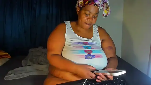 Snapshot of ThickLeeyanaXX chatting on 9, 7, 2026 ThickLeeyanaXX online show from 9, 7, 2026