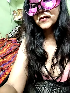 Snapshot of LOVE__RANI chatting on 14, 7, 2026 LOVE RANI online show from 14, 7, 2026