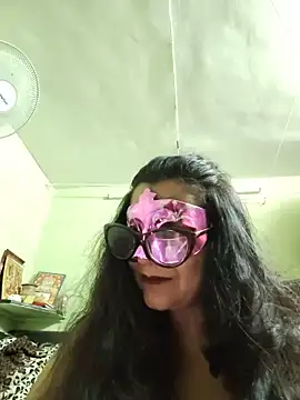 Snapshot of LOVE__RANI chatting on 15, 6, 2026 LOVE RANI online show from 15, 6, 2026