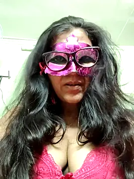 Snapshot of LOVE__RANI chatting on 13, 7, 2026 LOVE RANI online show from 13, 7, 2026