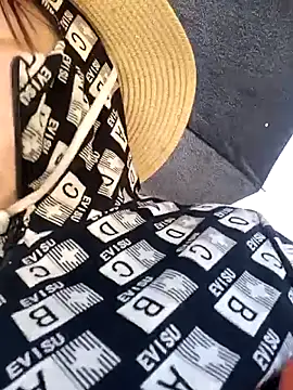 yoyo-mi online show from 27, 5, 2026