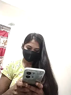 Green LaDY66 online show from 4, 11, 2025