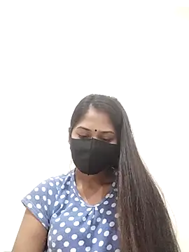 Green LaDY66 online show from 8, 11, 2025