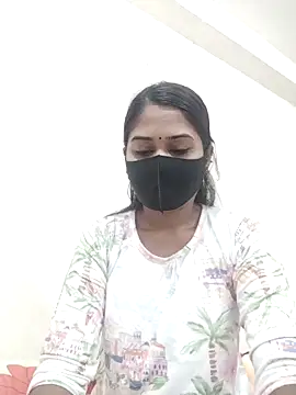 Green LaDY66 online show from 28, 11, 2025