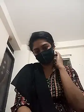 Green LaDY66 online show from 28, 10, 2025