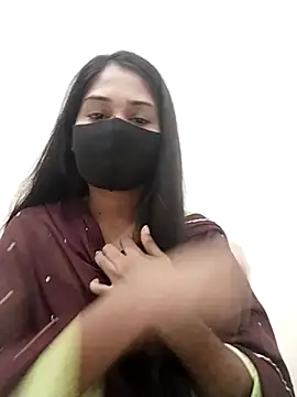 Green LaDY66 online show from 16, 11, 2025