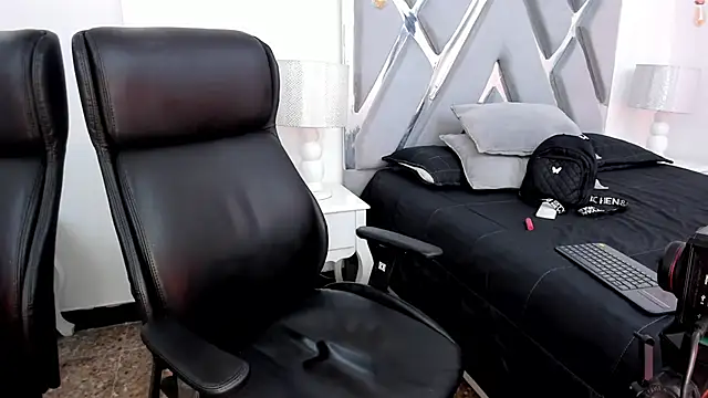 NinaaVelvet online show from 28, 11, 2025