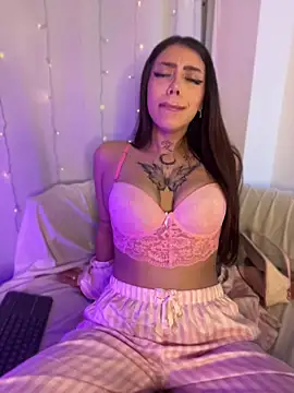 AshleyWinslow online show from 4, 5, 2026