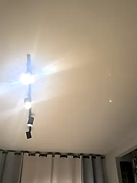 Snapshot of Sara-215 chatting on 6, 2, 2026 Sara-215 online show from 6, 2, 2026