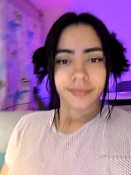 Snapshot of Sara-215 chatting on 7, 2, 2026 Sara-215 online show from 7, 2, 2026