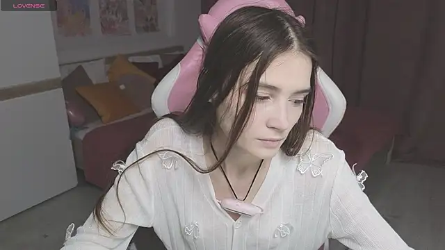 Hana Flo  online show from 17, 11, 2025