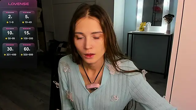 Hana Flo  online show from 18, 12, 2025