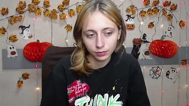 TracyLll online show from 10, 11, 2025