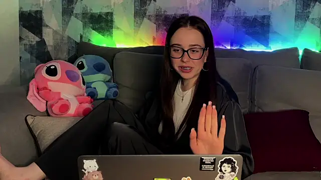 Snapshot of OhNicolle chatting on 9, 11, 2025 OhNicolle online show from 9, 11, 2025