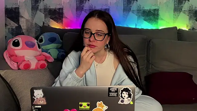 Snapshot of OhNicolle chatting on 8, 11, 2025 OhNicolle online show from 8, 11, 2025