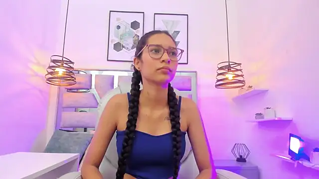 laura stuar online show from 26, 11, 2025