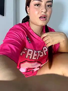 Itskari  online show from 10, 11, 2025