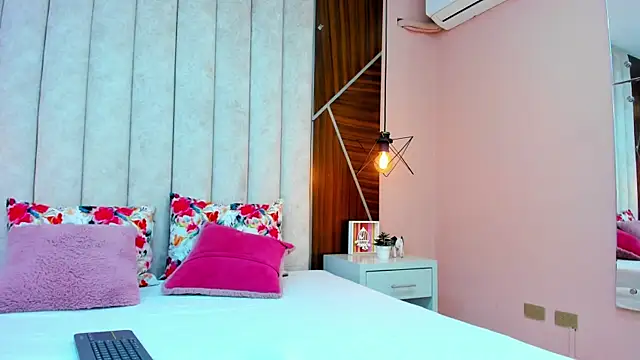 Arianaa Gray online show from 8, 1, 2026