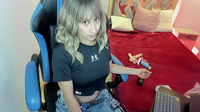 Snapshot of Julietta01 chatting on 23, 11, 2025 Julietta01 online show from 23, 11, 2025