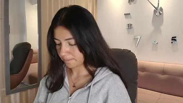 KamyGlam online show from 9, 4, 2026