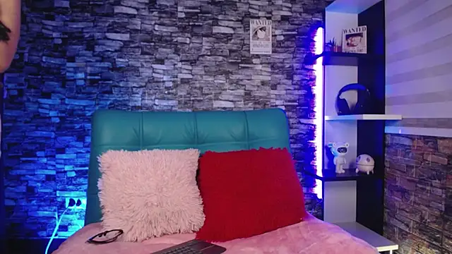 Snapshot of SharlottEssence chatting on 5, 11, 2025 SharlottEssence online show from 5, 11, 2025