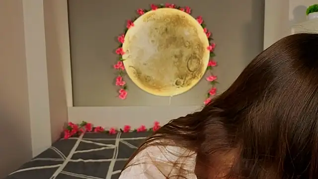 LauraHansil online show from 12, 2, 2026