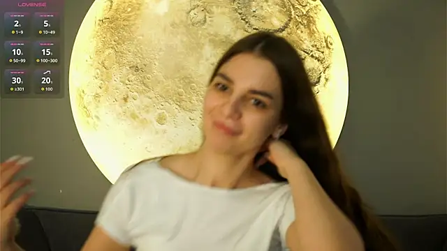 Snapshot of LauraHansil chatting on 17, 12, 2025 LauraHansil online show from 17, 12, 2025