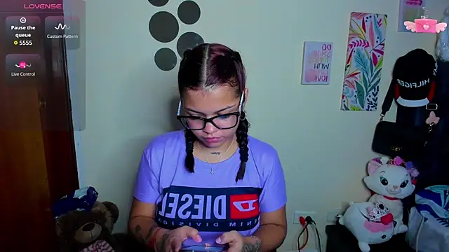 Emma boo online show from 19, 11, 2025